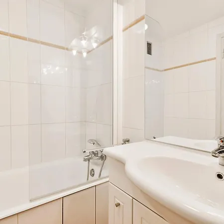 2 Pieces Au Centre De Avec Acces Skis Aux Pieds - Fr-1-514-65 Daire