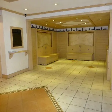 2 Pieces Au Centre De Avec Acces Skis Aux Pieds - Fr-1-514-65 Daire *