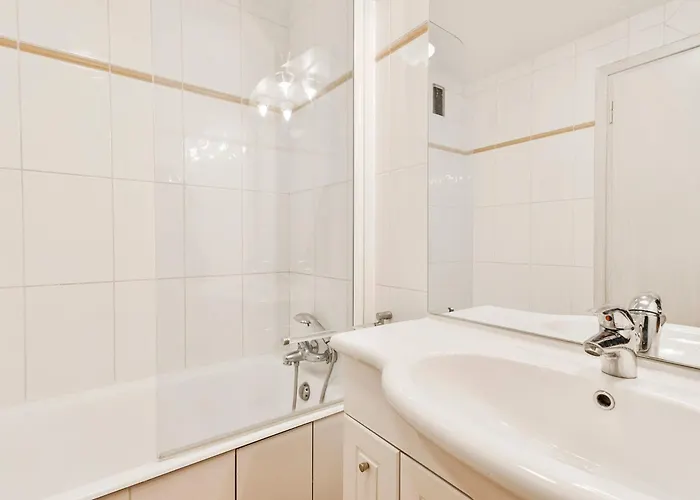 2 Pieces Au Centre De Avec Acces Skis Aux Pieds - Fr-1-514-65 Daire