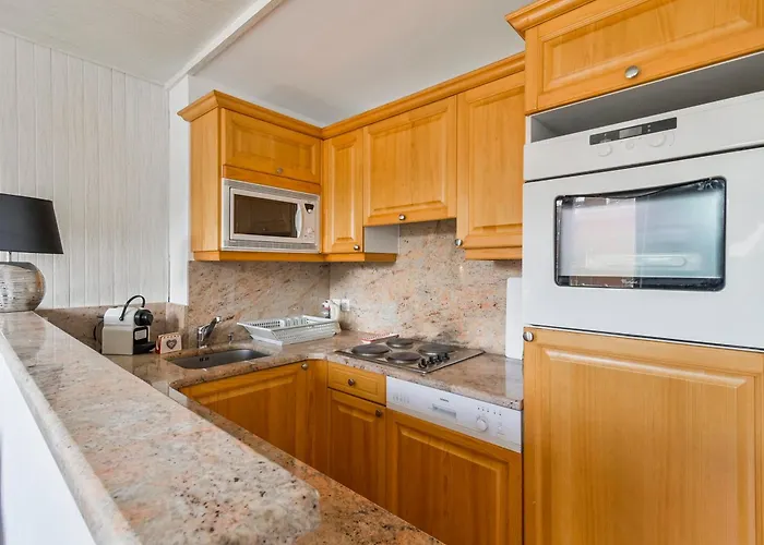 2 Pieces Au Centre De Avec Acces Skis Aux Pieds - Fr-1-514-65 Daire Courchevel